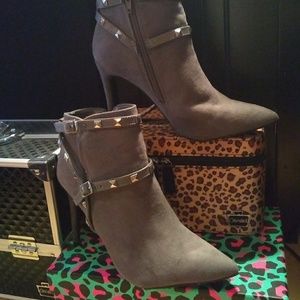 Grey ankle bootie heels !!BOGO 1/2 off!!